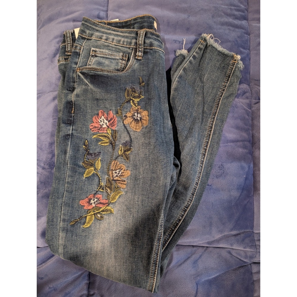 Q2 Unique Denim Women Embroidered Floral Jeans Blue Distressed‎ Raw Hem - Size S